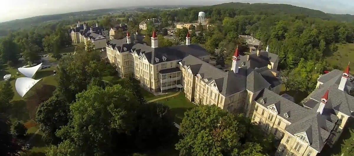 Condo On State Hospital Grounds! Traverse City Zewnętrze zdjęcie
