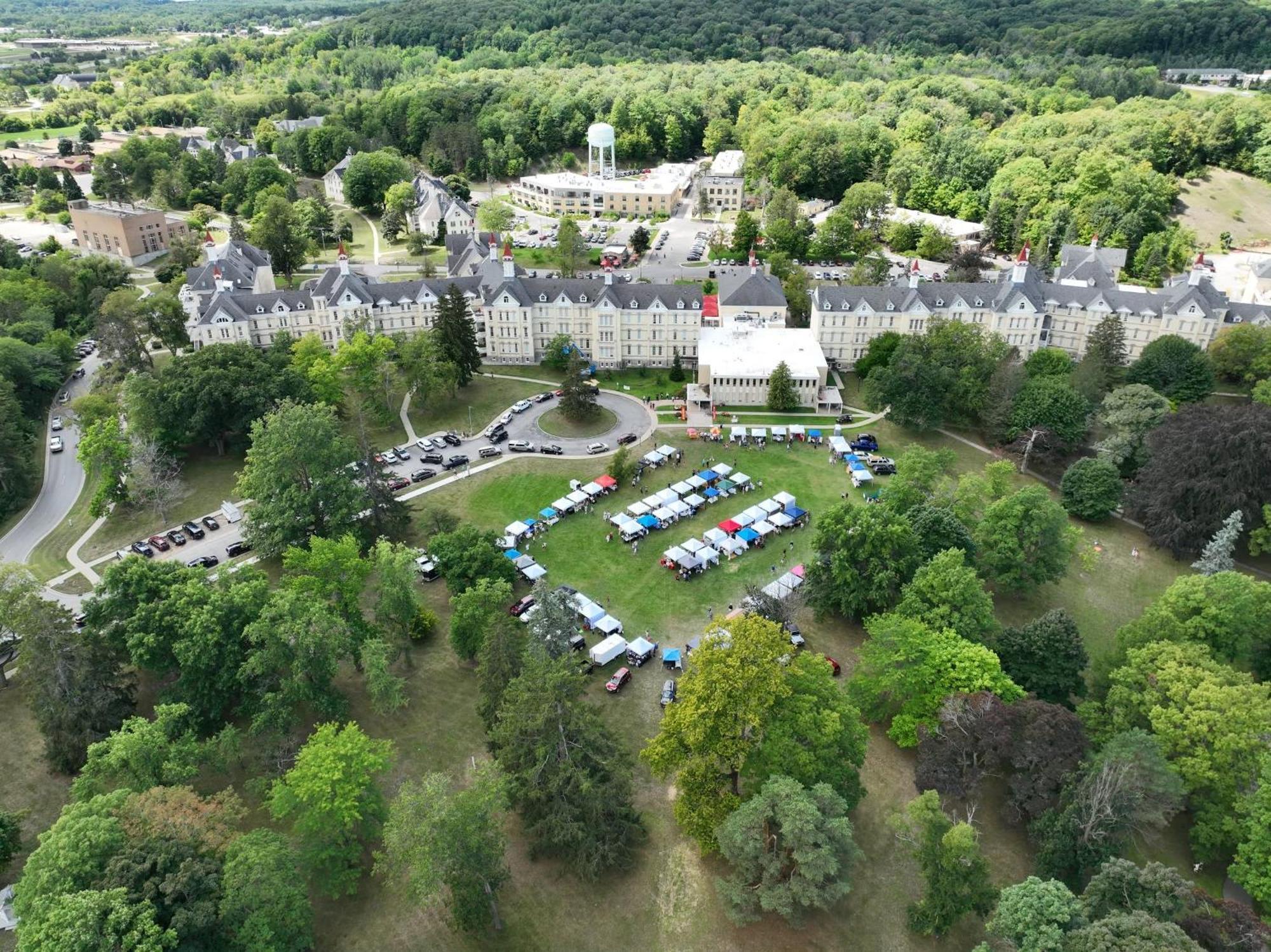 Condo On State Hospital Grounds! Traverse City Zewnętrze zdjęcie